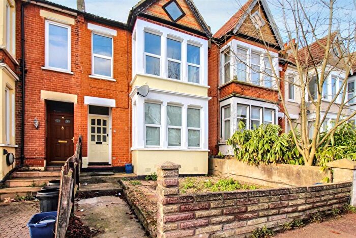 2 Bedroom Flat To Rent In Leamington Road, Southend On Sea, Essex, SS1