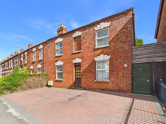 3 Bedroom End Of Terrace House For Sale In Painswick Road, Gloucester, GL4