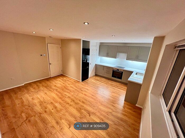 1 Bedroom Flat To Rent In Makepeace Road, Northolt, UB5