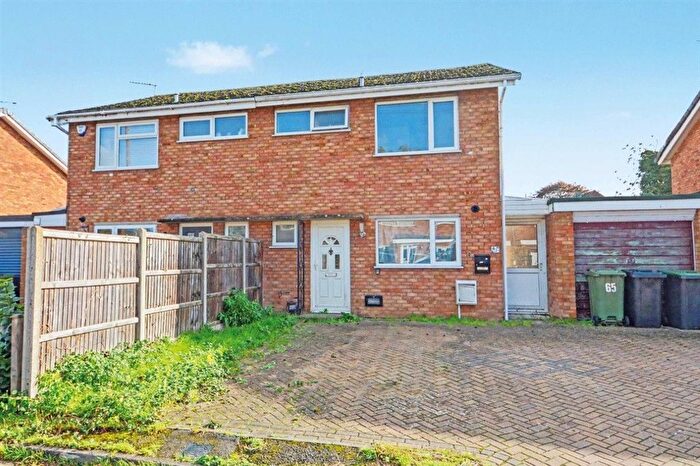 3 Bedroom Semi-Detached House For Sale In Mowbray Crescent, Stotfold, Hitchin, SG5
