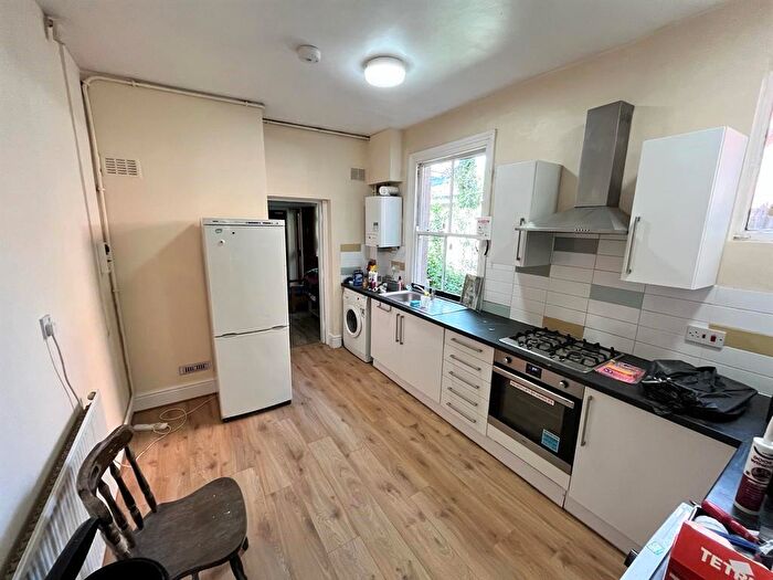 6 Bedroom Semi-Detached House To Rent In Bournbrook Road, Selly Oak, Birmingham, B29
