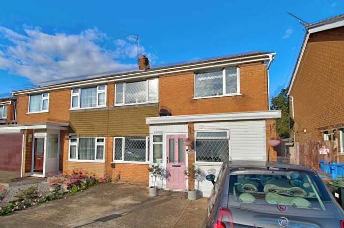 3 Bedroom Semi-Detached House For Sale In Ramsgate Drive, Ipswich, IP3