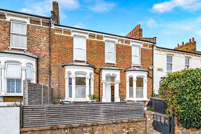 3 Bedroom Flat For Sale In Holmdale Terrace, London, N15
