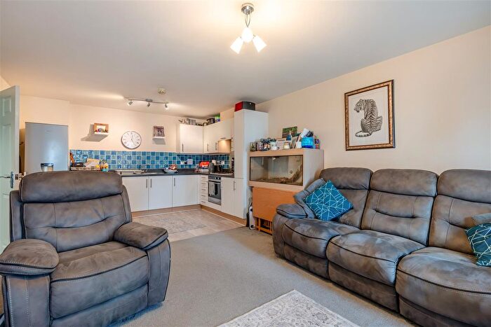 2 Bedroom Flat For Sale In Melrose Close, Maidstone, ME15