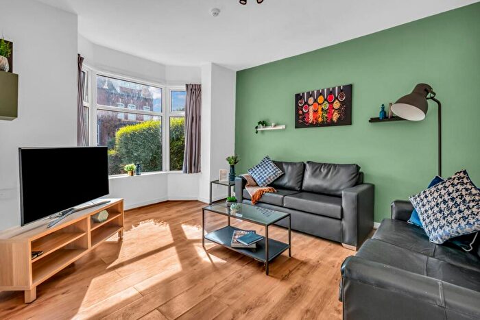 5 Bedroom House To Rent In Cardigan Road, Leeds, LS6