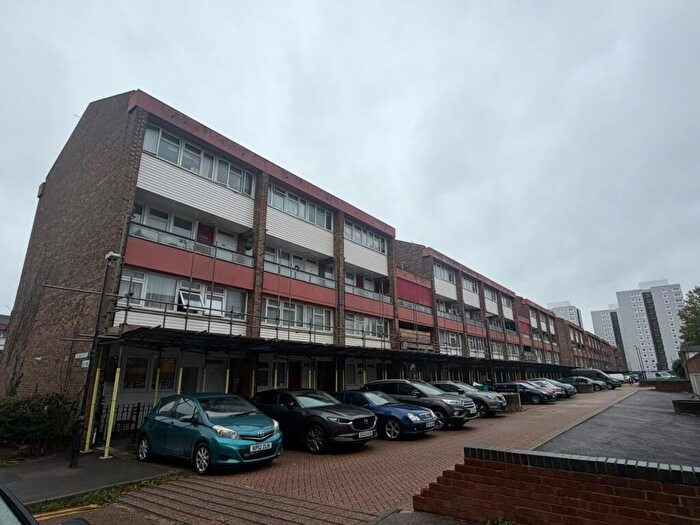 3 Bedroom Flat For Sale In Seabrooke Rise, Grays, RM17