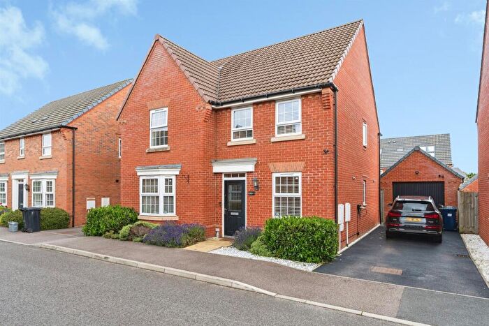 4 Bedroom Detached House For Sale In Mahaddie Way, Warboys, Huntingdon, PE28