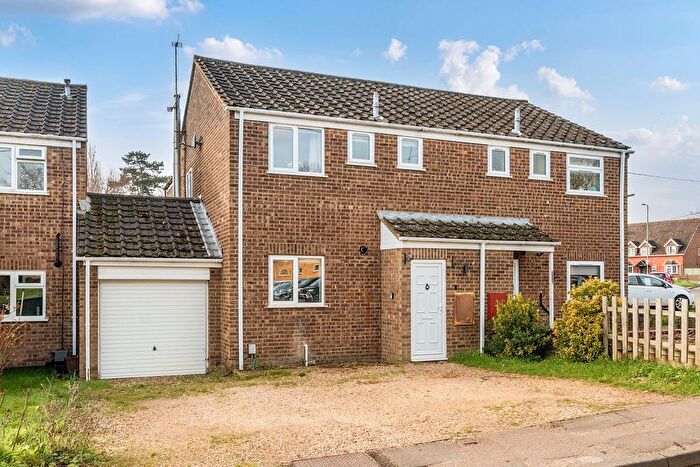 3 Bedroom Semi-Detached House For Sale In Hornes End Road, Flitwick, MK45