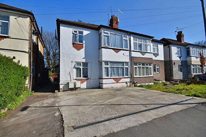 2 Bedroom Maisonette For Sale In Chalford Walk, Woodford Green, Redbridge., IG8