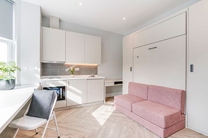 Studio To Rent In Hanger Lane, Ealing, W5