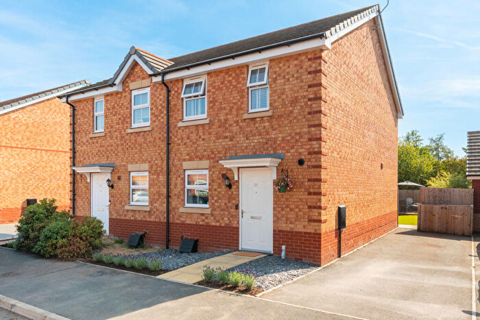 2 Bedroom Semi-Detached House For Sale In Yew Tree Way, Warwick, CV35