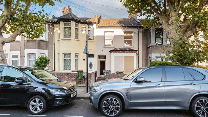 2 Bedroom Block Of Flats For Sale In Tudor Road, London, E6