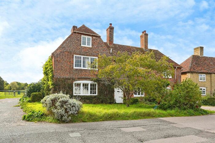 3 Bedroom End Of Terrace House For Sale In Shalmsford Street, Chartham, Canterbury, CT4