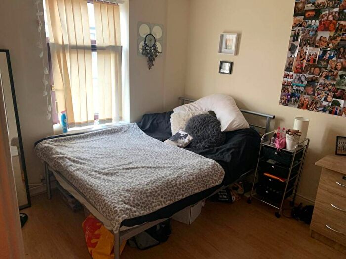 3 Bedroom Flat To Rent In Thesiger Street, Cathays, CF24
