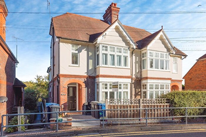 2 Bedroom Flat For Sale In Croft Road, Godalming, Surrey, GU7