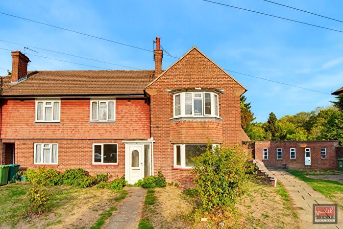 2 Bedroom Maisonette For Sale In Booth Drive, Staines, TW18