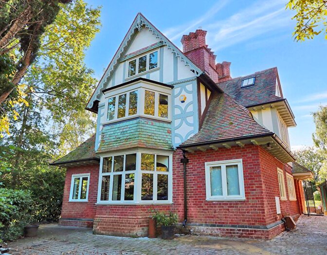 6 Bedroom Detached House To Rent In Clevedon Road, Tilehurst, RG31