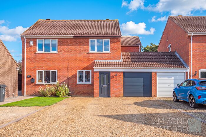 3 Bedroom Semi-Detached House For Sale In Barley Way, Attleborough, NR17