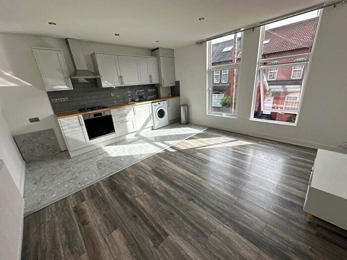 2 Bedroom Flat To Rent In Flat, Elford Grove, Leeds, LS8