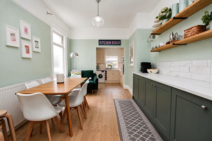 5 Bedroom Semi-Detached House For Sale In Taylor Road, Wallington, SM6