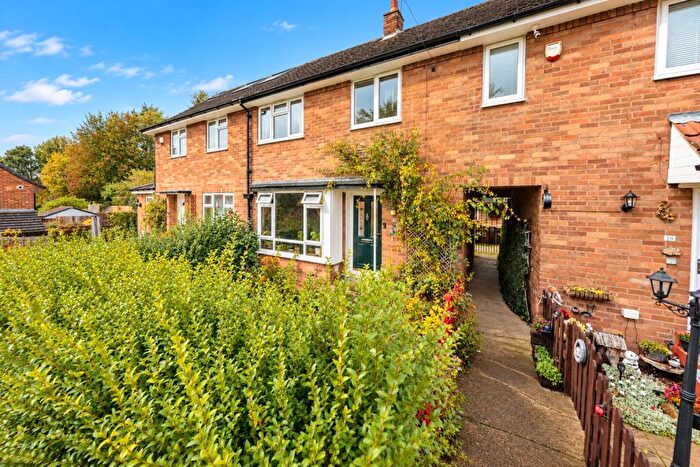 3 Bedroom Town House For Sale In Lincombe Bank, Leeds, LS8
