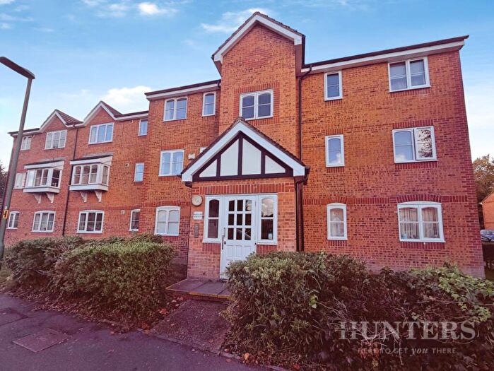 1 Bedroom Flat To Rent In Philips Close, Carshalton, SM5