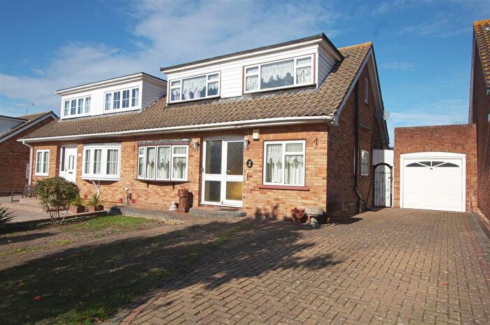 3 Bedroom Semi-Detached House For Sale In The Meads, Upminster, RM14