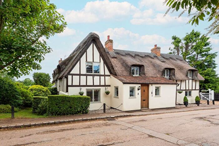 5 Bedroom Detached House For Sale In Church Road, Barton-le-Clay, Bedfordshire, MK45