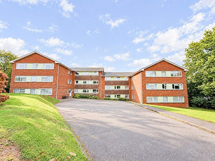 3 Bedroom Flat To Rent In Rectory Close, St. Leonards, TN38