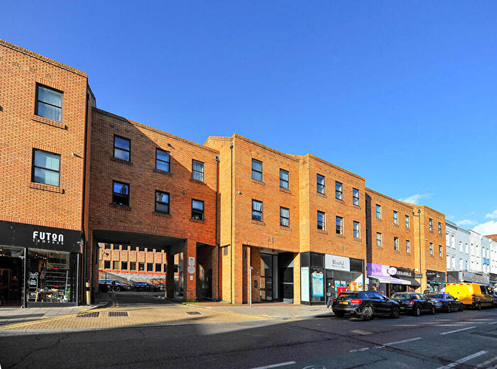 1 Bedroom Apartment For Sale In Fife Road, Kingston, Upon Thames, KT1