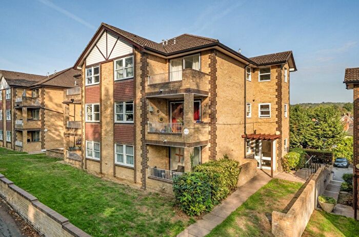 1 Bedroom Flat For Sale In Waterslade, Elm Road, Redhill, RH1