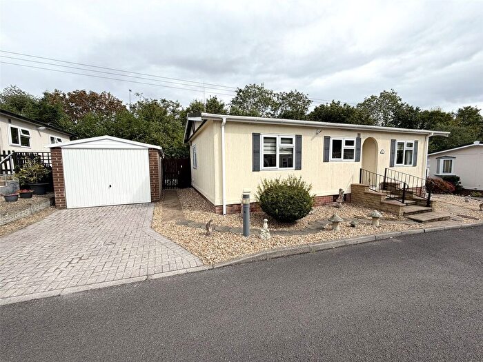 2 Bedroom Mobile/park Home For Sale In Little Dawley Close, Severn Gorge Park, Telford, Shropshire, TF7