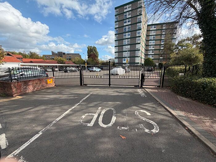 1 Bedroom Flat To Rent In Oxford Road, Denham, UB9