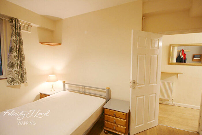 3 Bedroom Apartment To Rent In Mile End Road, London, E1