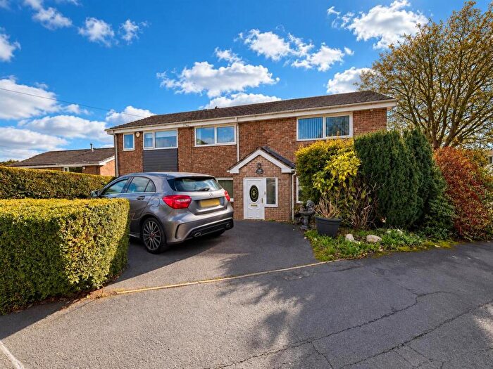 4 Bedroom Semi-Detached House For Sale In Round Hill, Halifax, HX2