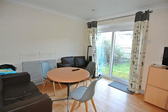 5 Bedroom Property To Rent In Beechtree Avenue, Englefield Green, Egham, TW20