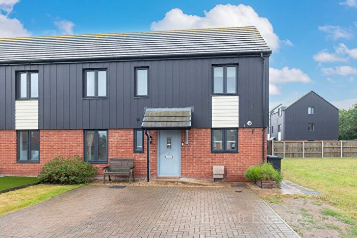 3 Bedroom Semi-Detached House For Sale In Wainscot Drive, Bradwell, Great Yarmouth, NR31