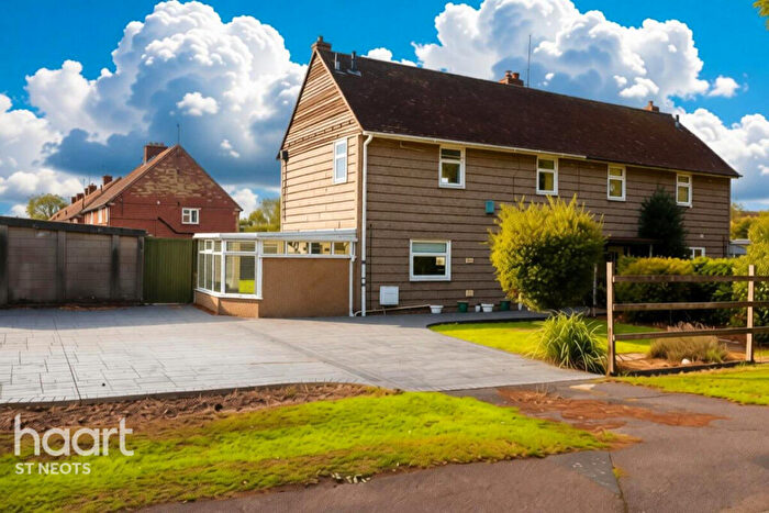 3 Bedroom Semi-Detached House For Sale In Latin Close, Offord Cluny, PE19