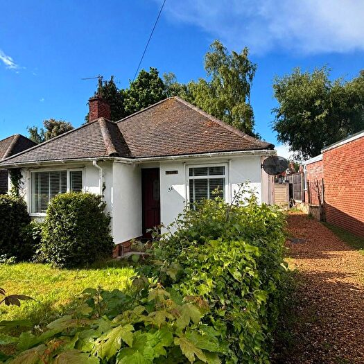 2 Bedroom Bungalow To Rent In Clockhouse Road, Farnborough, Hampshire, GU14
