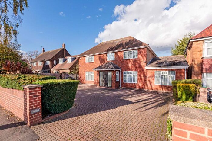 5 Bedroom Detached House For Sale In Upton Court Road, Langley, SL3
