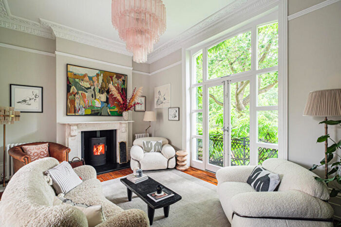 5 Bedroom Semi-Detached House To Rent In Northampton Park, London, N1