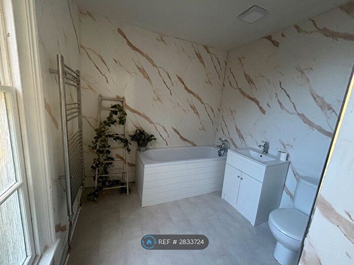 2 Bedroom Flat To Rent In White Rock, Hastings, TN34