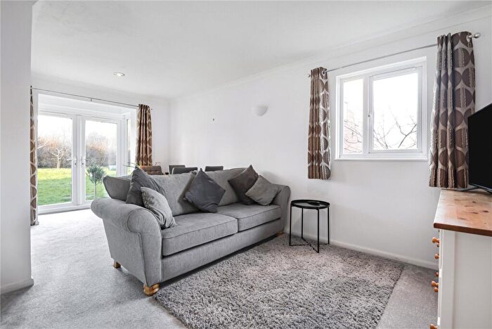 2 Bedroom Apartment For Sale In Tilebarn Close, Henley-on-Thames, RG9