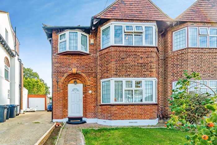 3 Bedroom Semi-Detached House For Sale In Lorne Avenue, Croydon, CR0