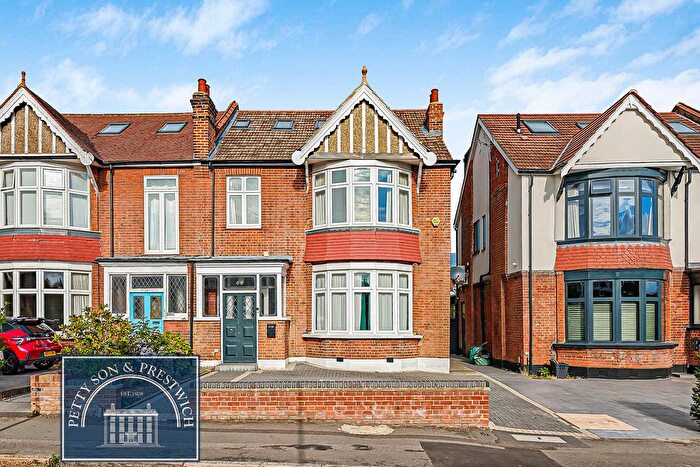6 Bedroom Semi-Detached House To Rent In Redbridge Lane West, Wanstead, E11