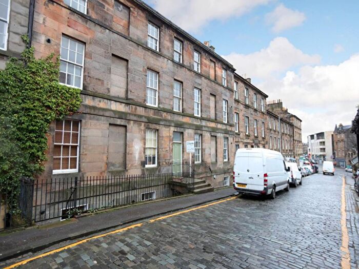 3 Bedroom Flat To Rent In Canon Street, Edinburgh, EH3