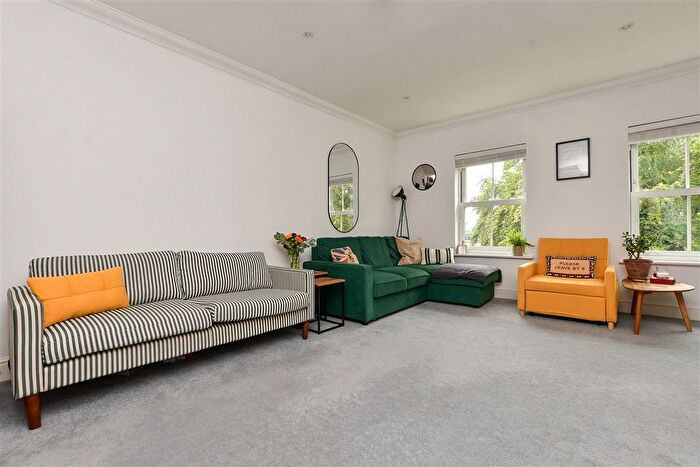2 Bedroom Flat For Sale In Ainsley Way, Chartham, Canterbury, Kent, CT4