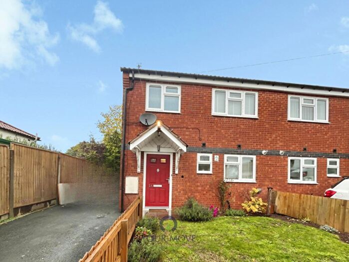 3 Bedroom Semi-Detached House To Rent In King Edward Avenue, Bromsgrove, Worcestershire, B61