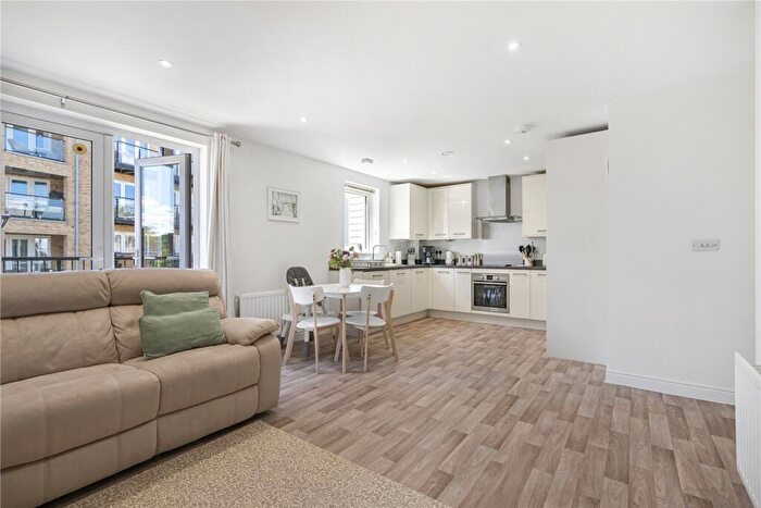 2 Bedroom Apartment For Sale In Addlestone, Surrey, KT15