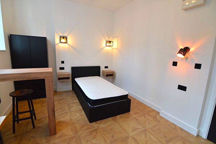 6 Bedroom Flat To Rent In Abbey Gate, Nuneaton, CV11